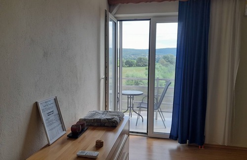 Mali Radic Apartment | River bank &castle view apartment 2