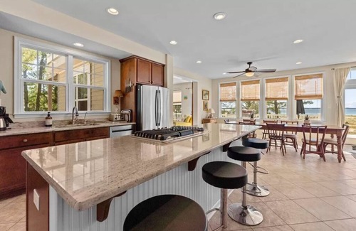 White Stone House | River Beachfront- Spacious Dog & Family Friendly 3 Bedroom Home on Shared Beach