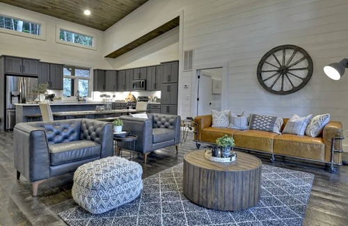 Raccoon Ridge Cabin | River Bend - New listing! Modern mountain luxury with amenities galore!
