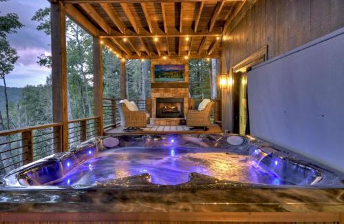 Raccoon Ridge Villa | River Bend New listing Modern mountain luxury with amenities galore