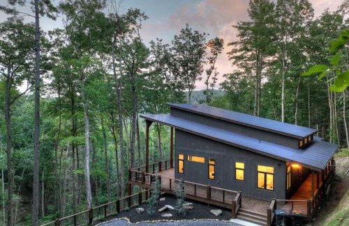 Raccoon Ridge Villa | River Bend New listing Modern mountain luxury with amenities galore