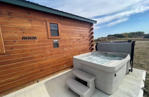 Canistota Cabin | River Bluff Cabin 1- Private Hot Tub & Land, Stunning Bluff & Sunset Views
