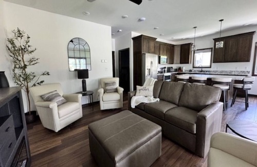 Harpers Ferry House | River Bluff Getaway – Main 1BR/1BA Modern Unit Near Mississippi River