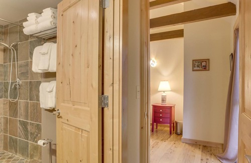 Rhododendron House | River Breeze Chalet
