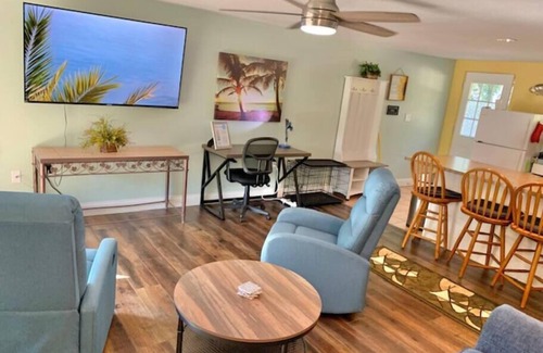 Town N County Park House | River Bungalow-Private Retreat on Rocky Creek