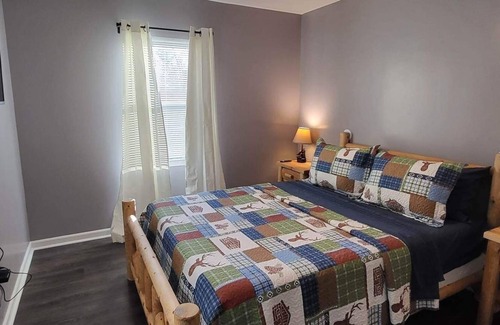 Buchanan House | River Cabin 1/2 mile from the James River