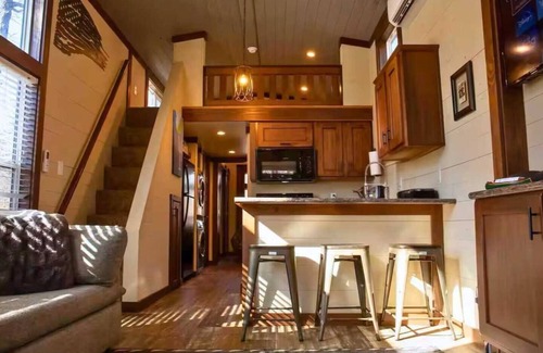 Menlo House | River Cabin | Fire Pit, Kayaks, Games, Dog Park