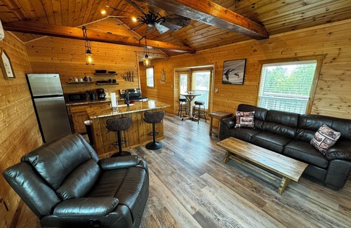 Refugio County Cabin | River Cabin in Woodsboro