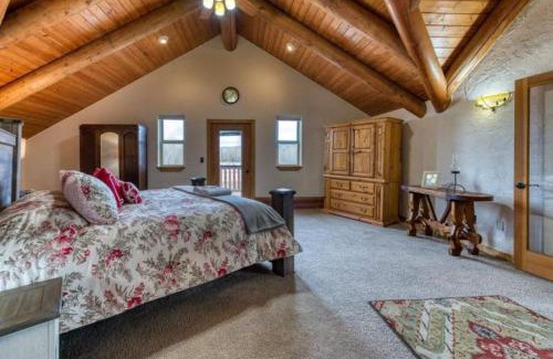 Grantsdale House | River Cabin Minutes To Town