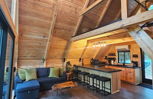 Dewy Rose Cabin | River cabin nPrivate, Scenic A-frame,Nigerian dwarf goats n