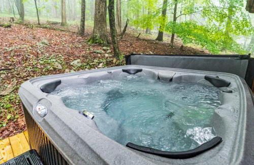 Great Cacapon House | River Cabin w Great Views, Screened Porch & Fire Pit