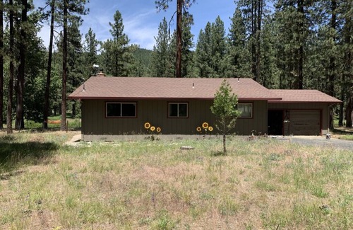 Plumas Eureka Estates House | River Cabin with Stunning Views and EV Charger