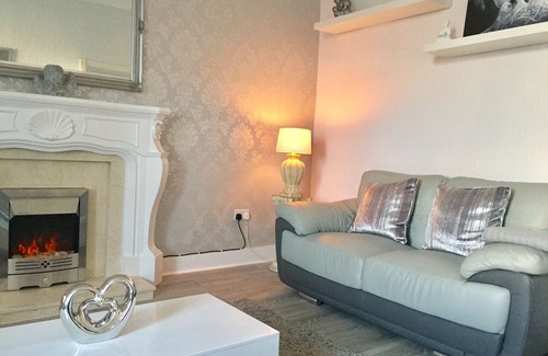 Port Glasgow Apartment | RIVER CLYDE VIEWS - PRIVATE APT, SWIMMING POOL, FITNESS GYM, SAUNA, STEAM ROOM.