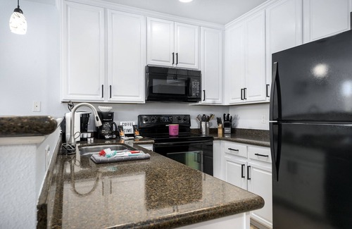 New Braunfels Condo | River Condo Near Gruene Balcony Hot Tubs