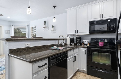 New Braunfels Condo | River Condo Near Gruene Balcony Hot Tubs