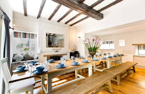 Ashford-in-the-Water Cottage | River Cottage, large self-catering home in the village of Ashford-in the-Water.
