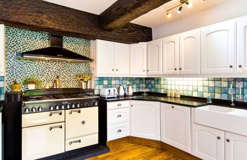 Ashford-in-the-Water Cottage | River Cottage, large self-catering home in the village of Ashford-in the-Water.
