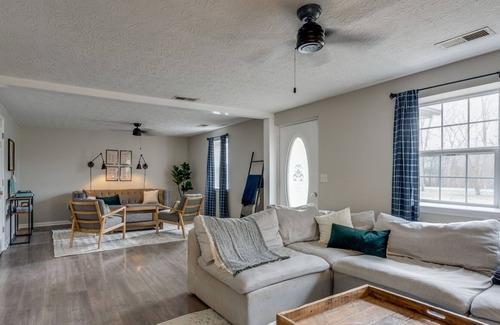 Ashland City Cottage | River Cottage - Hot Tub, Private Dock, Kayaks + Paddle Boards!