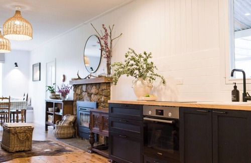 Gobarralong Cottage | River Cottage Jugiong: boutique country accommodation on the Murrumbidgee River