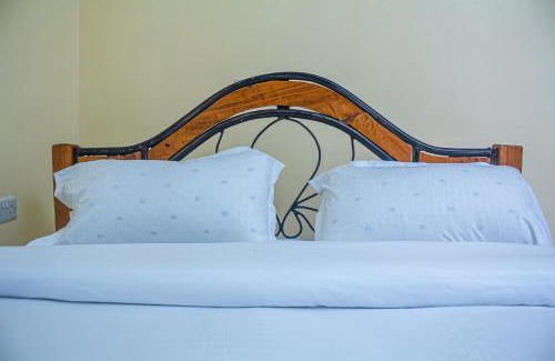 Sagana Bed & Breakfast | River Crest Cottages