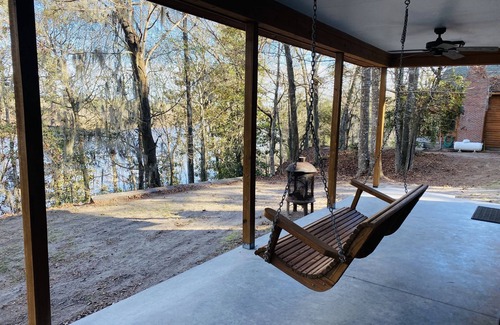 Appling County Cabin | River Cross Lodge Cypress Red Oak Cabin Overlooking the Altamaha River