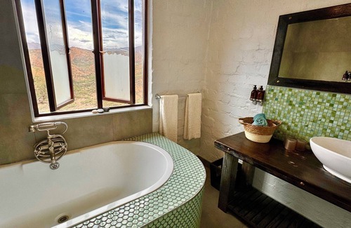 Windhoek Hotel | River Crossing Lodge