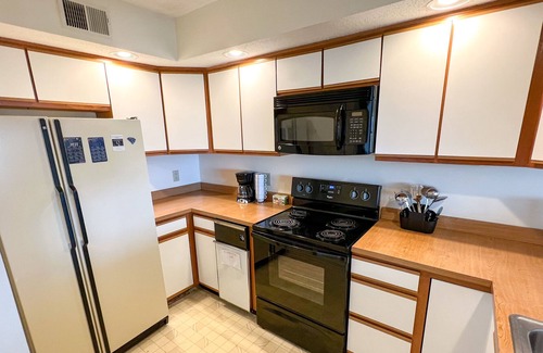 Fairfield Harbour Condo | River Cruise - by Salty Sweet Retreats Waterfront Condo on Neuse River