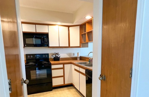 Fairfield Harbour Condo | River Cruise - by Salty Sweet Retreats Waterfront Condo on Neuse River