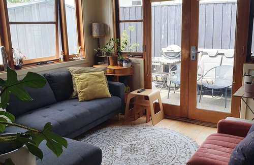 Ocean Grove Cottage | River end retreat, walk to all the best Ocean Grove has to offer cafes & beach