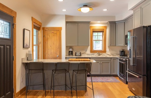 Lovingston House | River Estate 2 homes + Lodge, 120 acres, Hot tub, Sauna, minutes from wineries