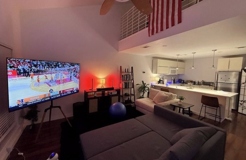 Riverside Condo | River facing loft, perfect for working & relaxing