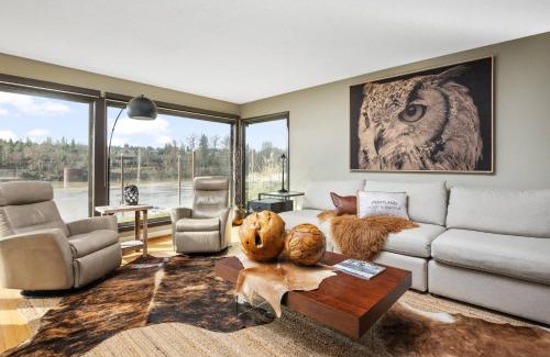 Oak Grove House | River Forest Retreat