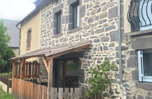 Saint-Bonnet-pres-Orcival House | River Cottage