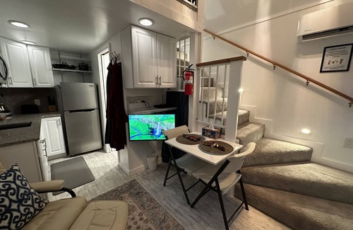 Spokane House | RIVER FRONT, 1-Acre, Hot Tub, NEW Home, NEAR UNIVERSITY and GREEN BLUFF