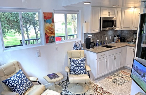 Spokane House | RIVER FRONT, 1-Acre, Hot Tub, NEW Home, NEAR UNIVERSITY and GREEN BLUFF