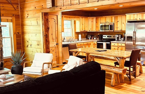 White Haven Cabin | River front cabin in the Pocono mountains with property access to D&L Trail