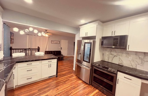 Tukwila Cottage | River-front Cottage house - Salmon Fishing at front door & All other attractions