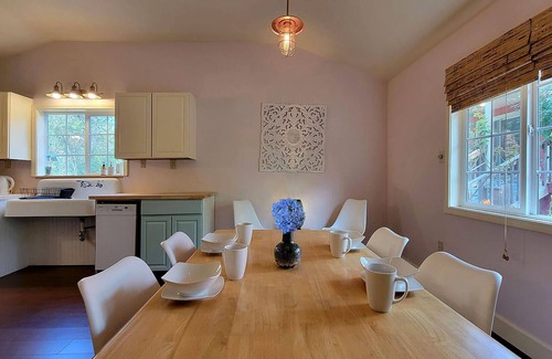 Gold Hill House | River Front Cottage ~ Spa Pool, Mountain Views, and Lovely Outdoor Space!