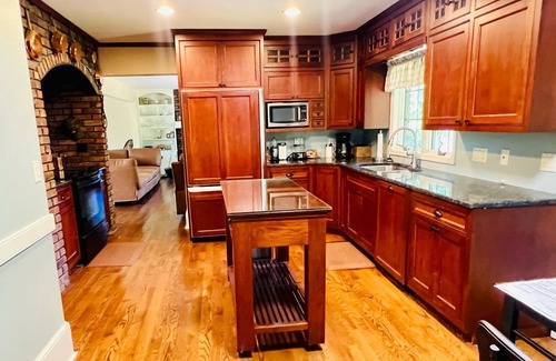 Benton Harbor House | River front fully furnished 4 bedroom homen