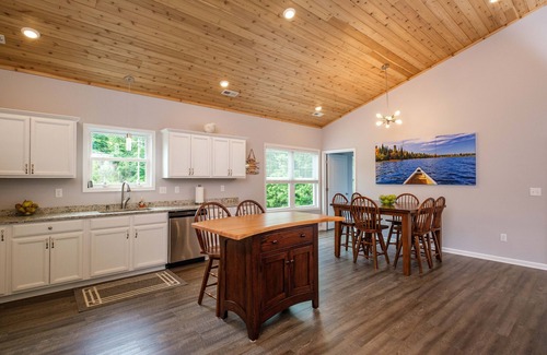 Shenandoah House | RIVER FRONT HOME AMAZING VEIWS AND HOT TUB