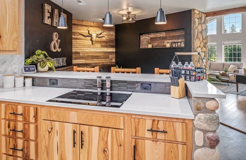Post Falls House | River front home w/river access🎣🏊‍♀🚣‍♂️🐕🚵‍♀️
