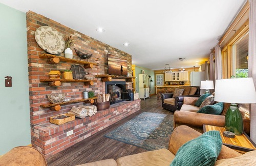 Drake Cabin | River Front Hot Tub Fire Pit Mountain Views & RMNP