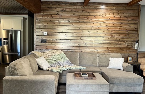 Murfreesboro Cabin | River front house on the Little Missouri 4 min from Lake Greeson! With Hot Tub!