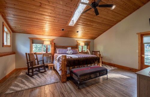 Leavenworth Cabin | River Front lodge close tonLeavenworth, winerys, golfnnnnnnSTR Permit # 000230