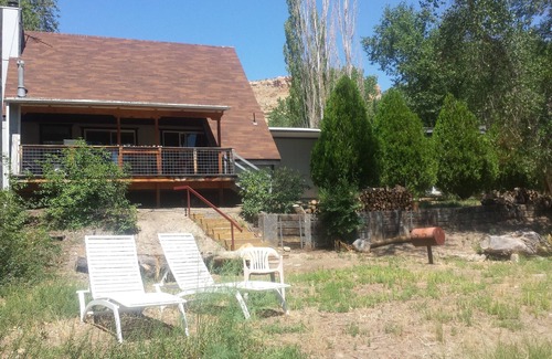 Palisade House | River Front Property In Walking Distance From Town