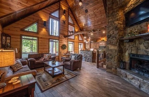Smithville Cabin | River Front property Surrounded by Views! Located on N Mountain Fork River!