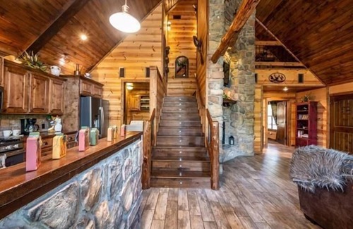 Smithville Cabin | River Front property Surrounded by Views! Located on N Mountain Fork River!