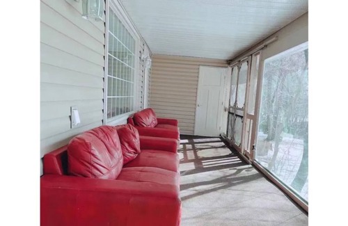 St. Andrews House | River front vacation home with outdoor hot tub & Karaoke