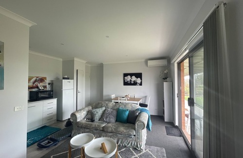 Axedale Bed & Breakfast | River Gardens Axedale Pet Friendly B&B Farm Stay - Self Contained Unit