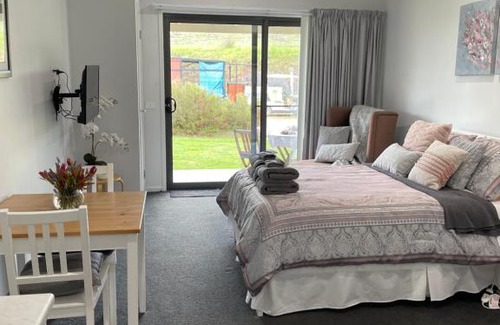 Axedale Bed & Breakfast | River Gardens Axedale Pet Friendly Farmstay B&B